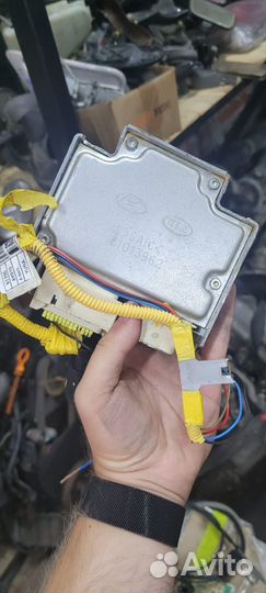 Блок управления AIR BAG (61013962) KIA RIO 2