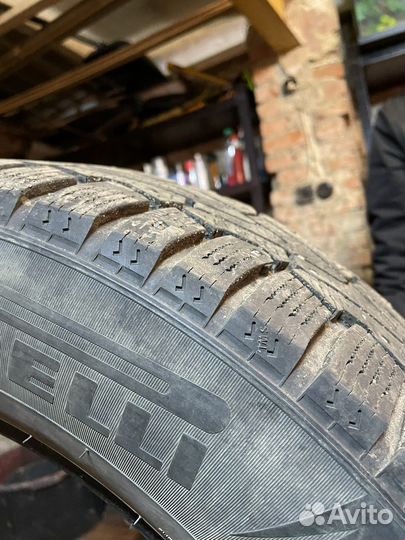 Pirelli Ice Zero 215/65 R16 102T