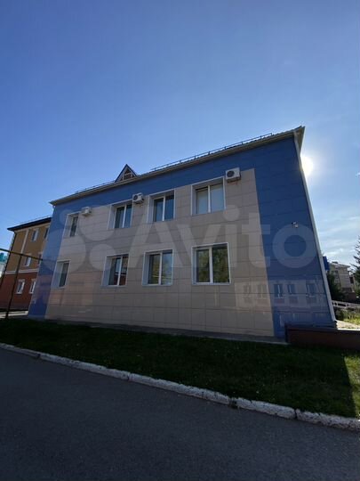 Здание, 695 м²