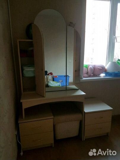 Набор тумбы, пуф, трюмо от Шатура