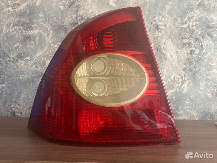 Задняя левая фара ford focus 2