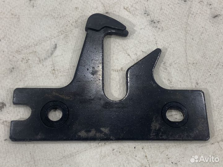 Крюк замка капота Audi A7 4G