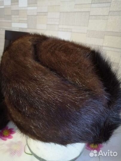 Женские меховые шапки