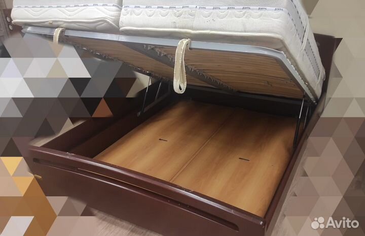 Кровать