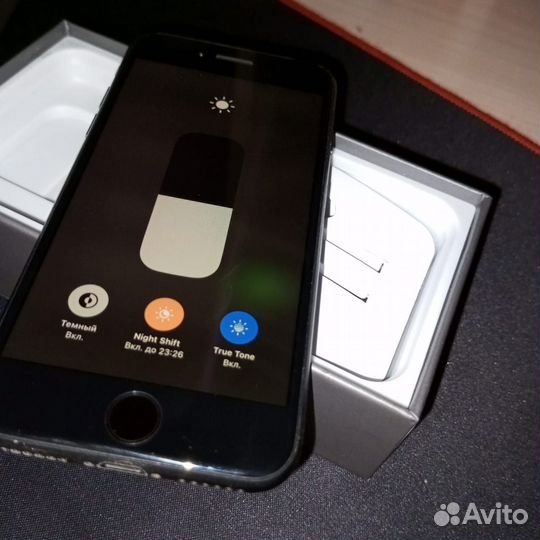 iPhone 8, 64 ГБ
