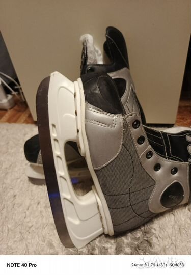 Коньки хоккейные