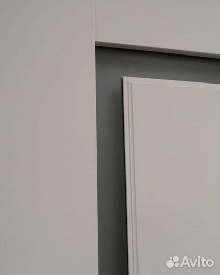 Дверь спарящей филенкой