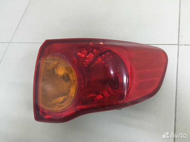 Фонарь задний наружный правый Toyota Corolla E150