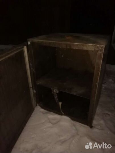 Металлический шкаф