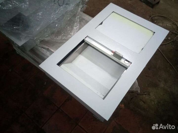 Передаточное устройство - лоток для денег