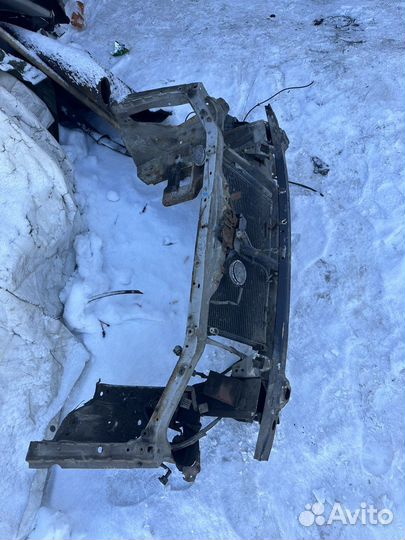 Панель передняя « телевизор » Toyota Avensis 1