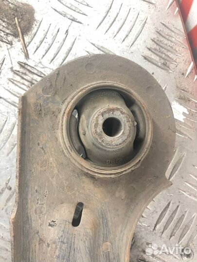 Рычаг подвески передний правый Шевроле Лачетти