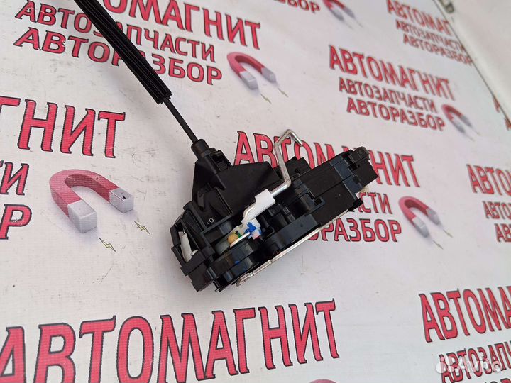 Замок двери задней левой Джили Кулрей SX11