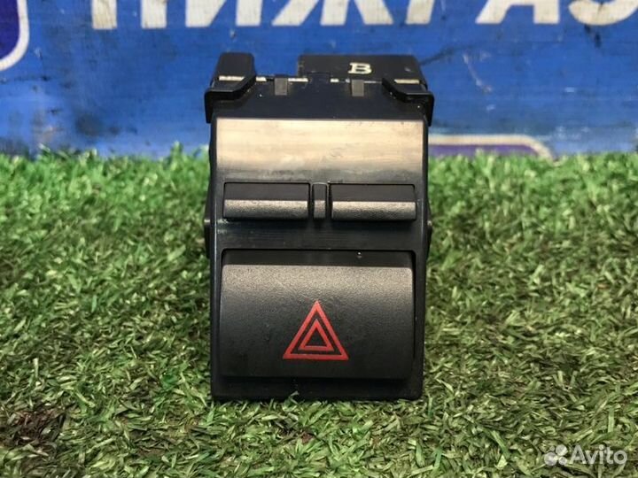 Кнопка аварийной сигнализации Toyota Camry XV40