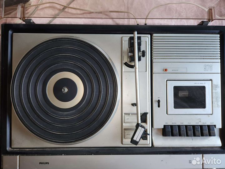 Проигрыватель винила, касетник и радио