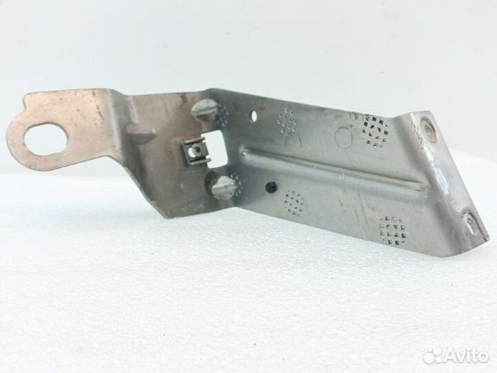 Кронштейн передний левый Bmw X5 E70 N52B30 2008