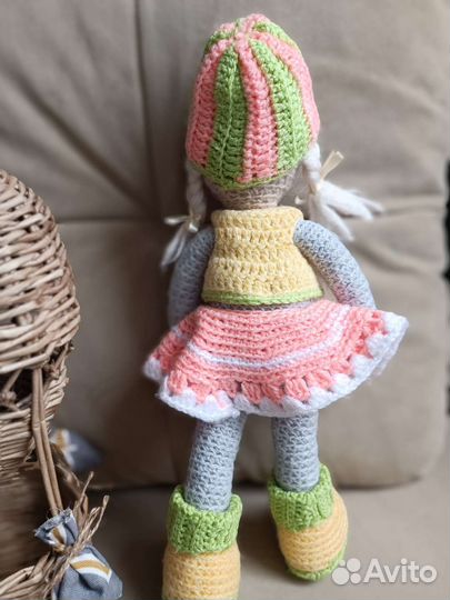 Вязаная кукла ручной работы
