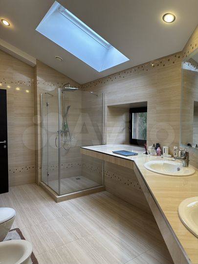 Дом 719 м² на участке 100 сот.