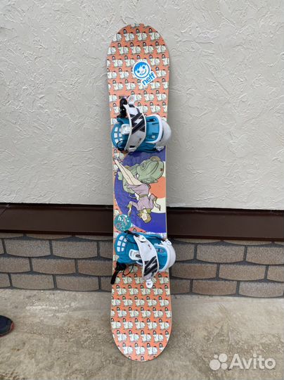 Сноуборд с креплением и ботинками