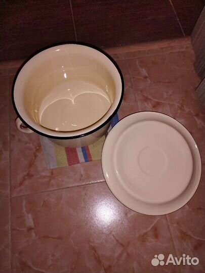 Эмалированный горшок