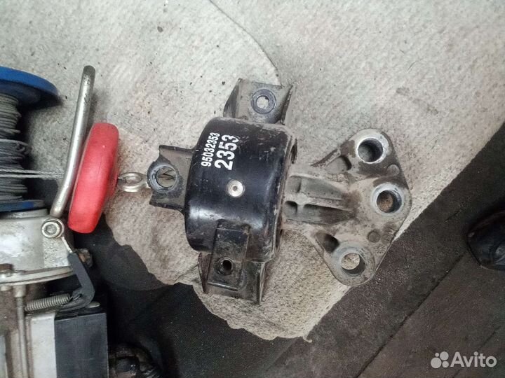 Chevrolet aveo т300 подушка двс левая оригинал