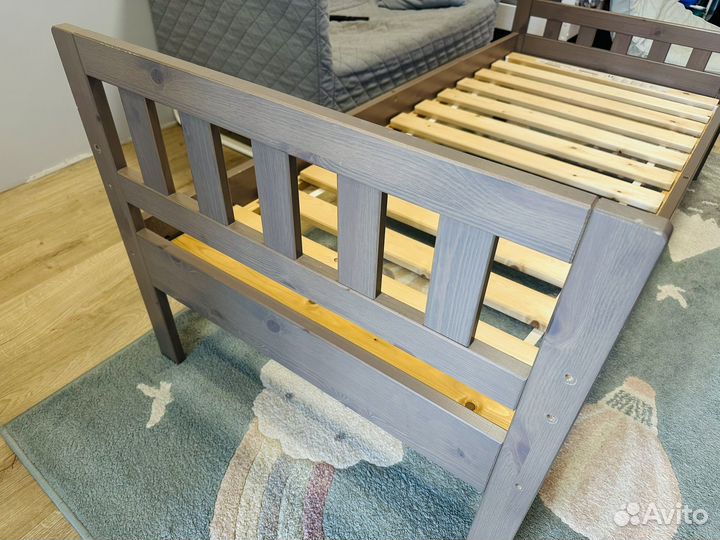Детская кровать с бортиком и матрасом
