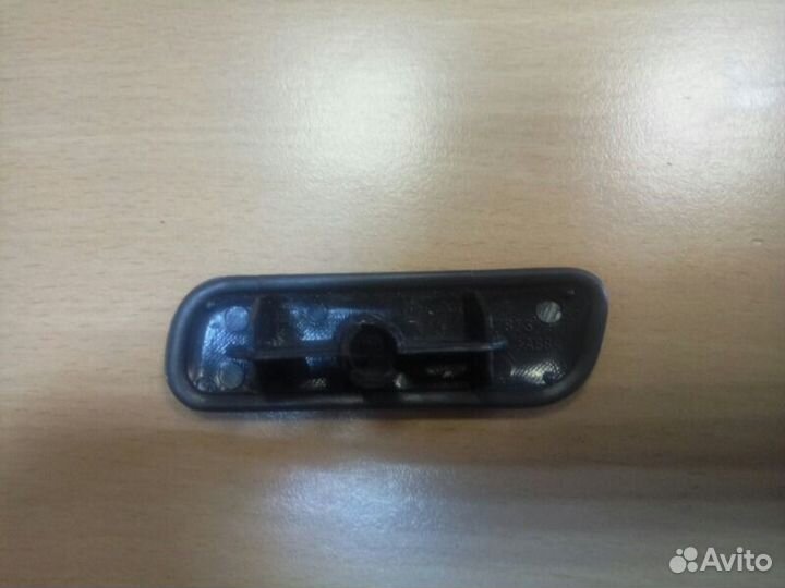 Крышка омывателя фары правая Mitsubishi Pajero 4