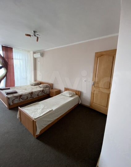 Гостиница в центре, первая береговая