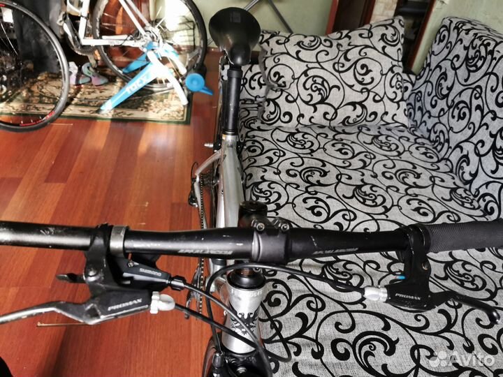 Шоссейный велосипед с прямым рулём