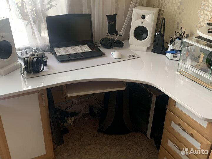 Детская мебель стенка + стол