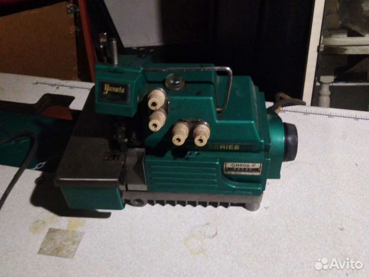 Аверлок пятинитка