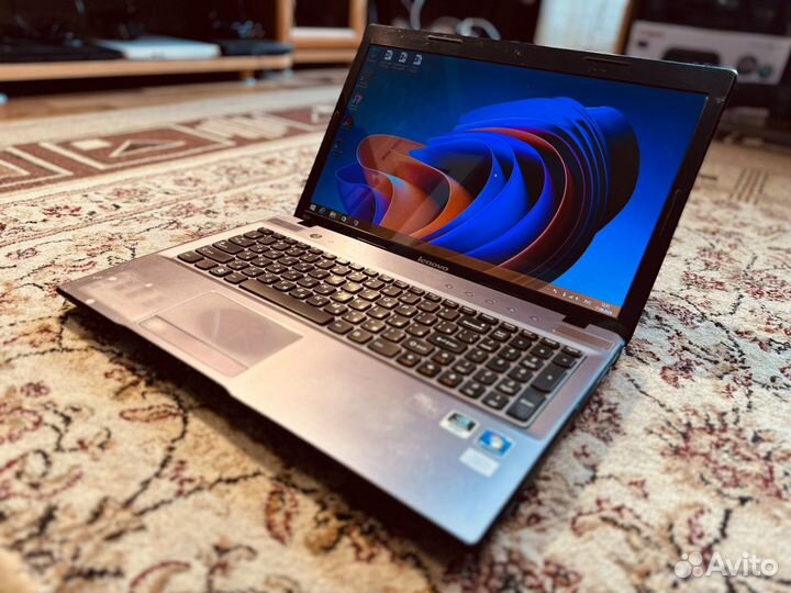 Игровой Ноутбук Lenovo i7-8ядер/12гб/GT 540m 2гб