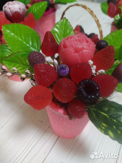 Букет из мыла с ягодами на 8 марта