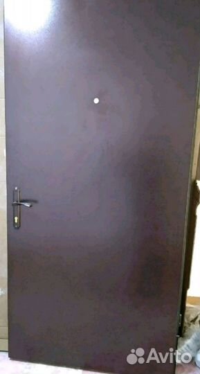 Дверь входная, металлическая, тяжелая, утепленная