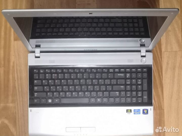 Ноутбук Samsung NP-520RV (15.6,i3,4Gb)
