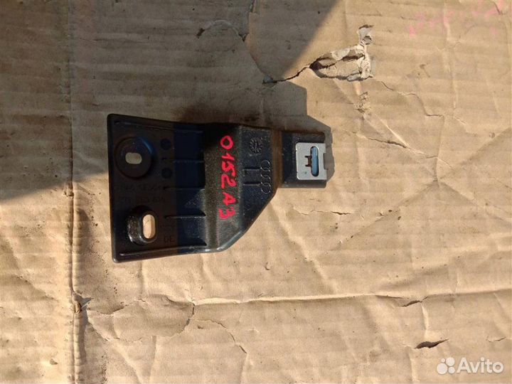 Кронштейн центральной консоли Audi A3 8V cxsa 2014