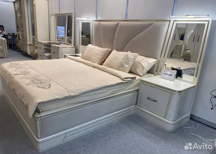 Спальный гарнитур