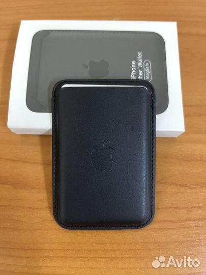 Зарядное устройство на iPhone 22w и картхолдер