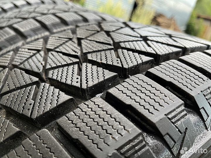 Bridgestone Blizzak DM-V2 245/60 R18 105S