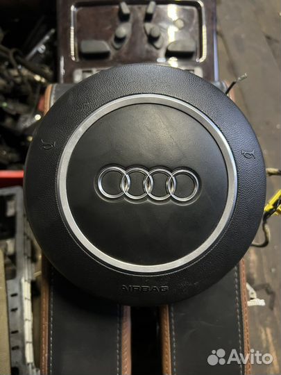 Подушка безопасности водителя Audi A8 D3
