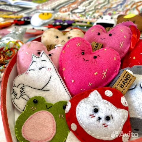 Значки пины брелоки из фетра