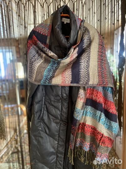 Теплые шерстяные шарфы и палантины