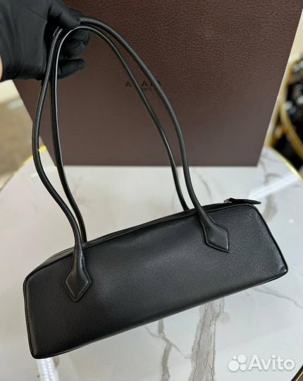 Сумка Alaia Le Teckel small