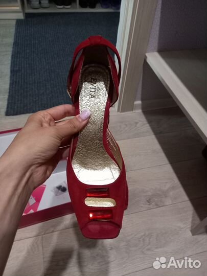 Босоножки разные