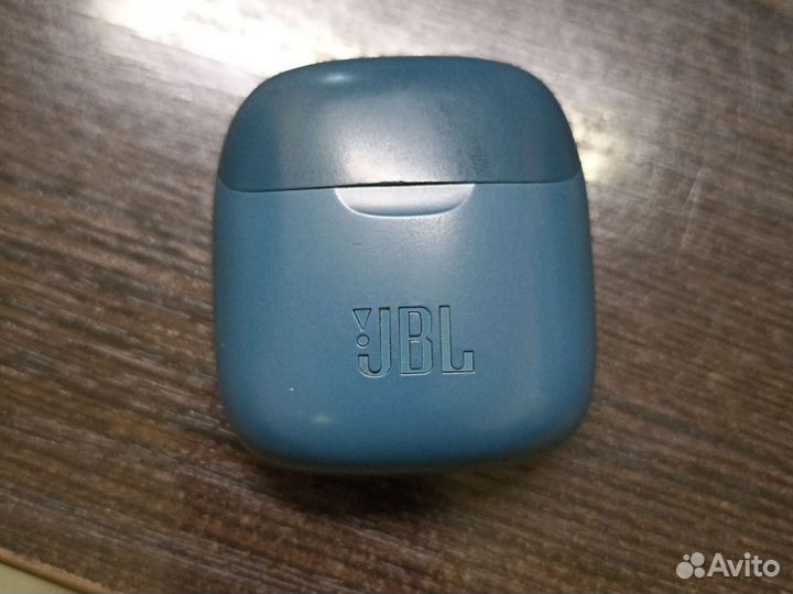 Оригинальный кейс от наушников jbl tune 220 two