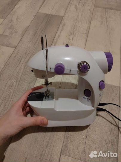 Швейная машинка с ножной педалью