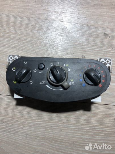 Блок управления кондиционером Renault Logan