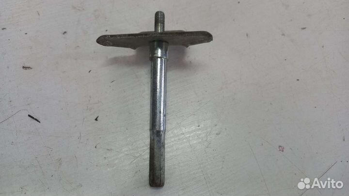 Крепление аккумулятора Volkswagen Toureg 1