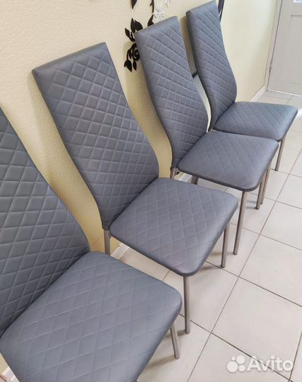 Кухонный стол и стулья