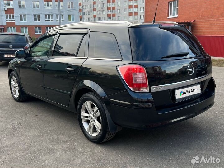 Opel Astra 1.8 МТ, 2013, 262 000 км